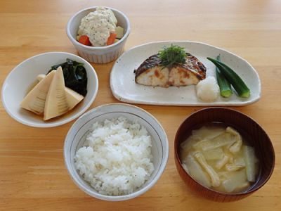 さわらの梅醤油焼き定食｜レシピ・料理｜タニタ社員食堂レシピ
