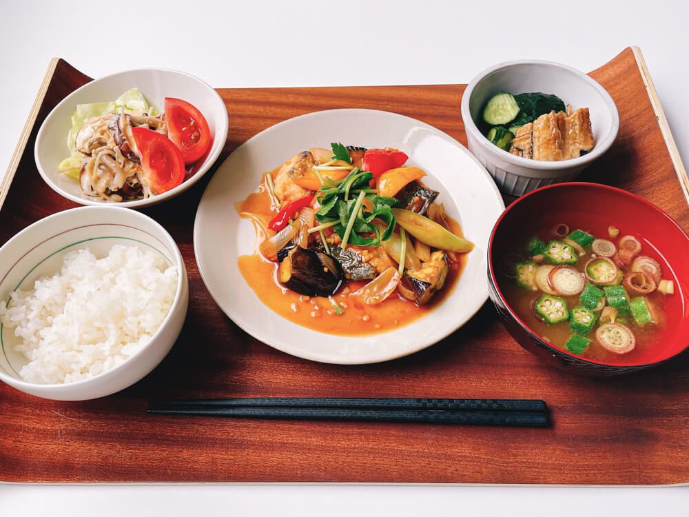 3種衣の鶏のから揚げ定食｜レシピ・料理｜タニタ社員食堂レシピ